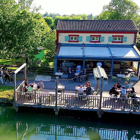 Une Bouteille Au Canal Dieupentale Exteriör bild