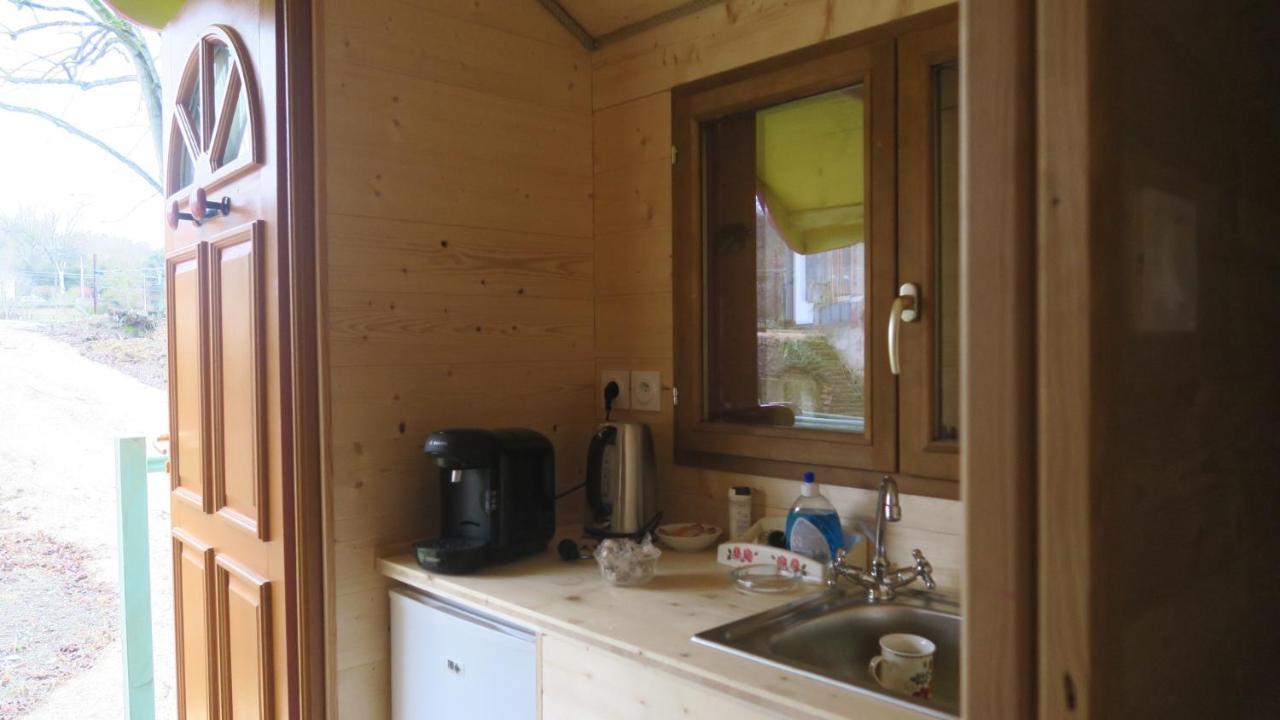 Une Bouteille Au Canal Dieupentale Exteriör bild