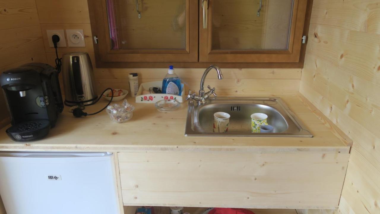Une Bouteille Au Canal Dieupentale Exteriör bild